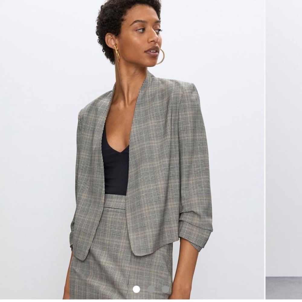 Aritzia Babaton power short blazer
